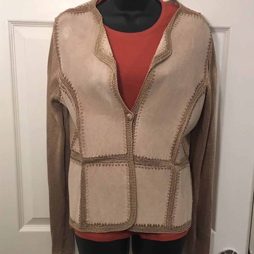 NWT-Beautiful 100% suede.  size S (fits like 6)